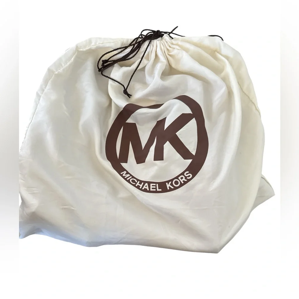 Michael Kors Brown and Gold Shoulder Bag with Luxurious Design - Picture 4 of 4